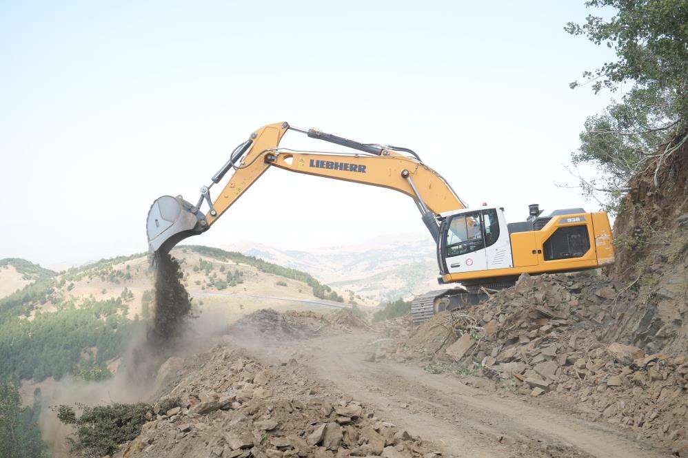 Muş'ta köy yollarında çığ tehlikesine karşı çalışmalar sürüyor