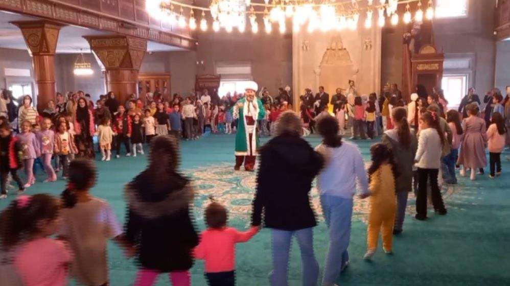 Nasreddin Hoca çocukları camide güldürdü