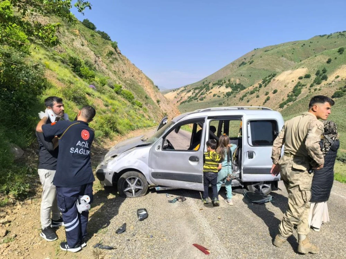 Navigasyonun yanlış yola yönlendirdiği aileyi taşıyan araç kaza yaptı: 5 yaralı
