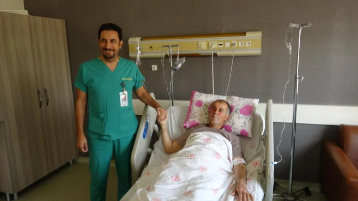 Ercişli çiftçinin karnında 4 kiloluk kitle çıkarıldı