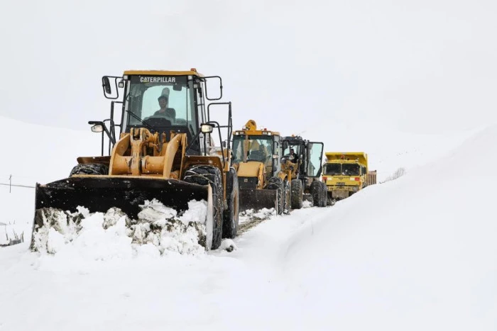 Nisanda karla m&uuml;cadele &ccedil;alışması