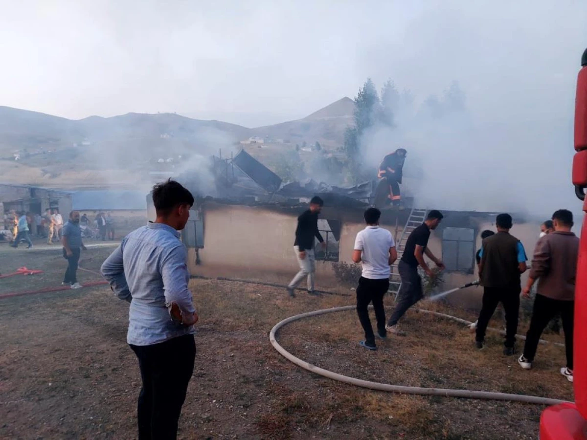 Özalp'te yangın maddi hasara yol açtı