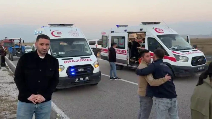 Patnos&rsquo;ta feci kaza: 7 kişinin bulunduğu ara&ccedil; takla attı