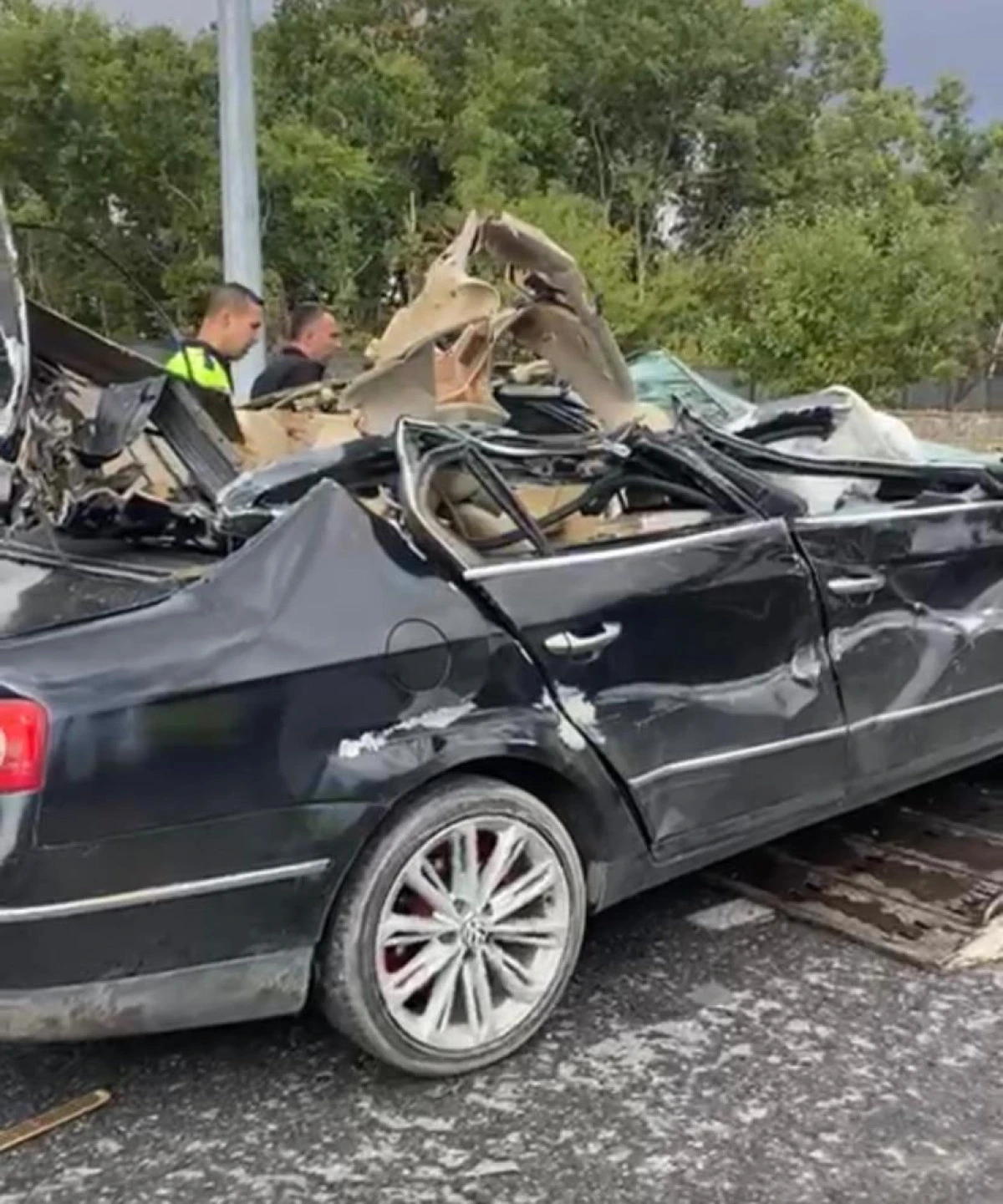 Patnos'ta koyun yüklü tır otomobile çarptı