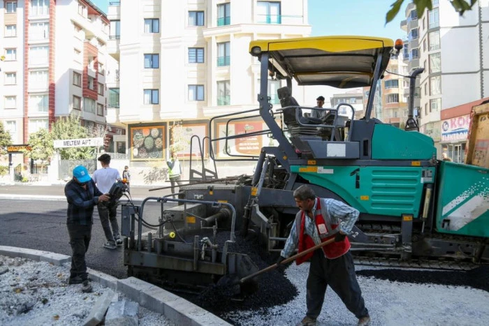 Polatoğlu Sokak'ta asfalt serimi tamamlandı