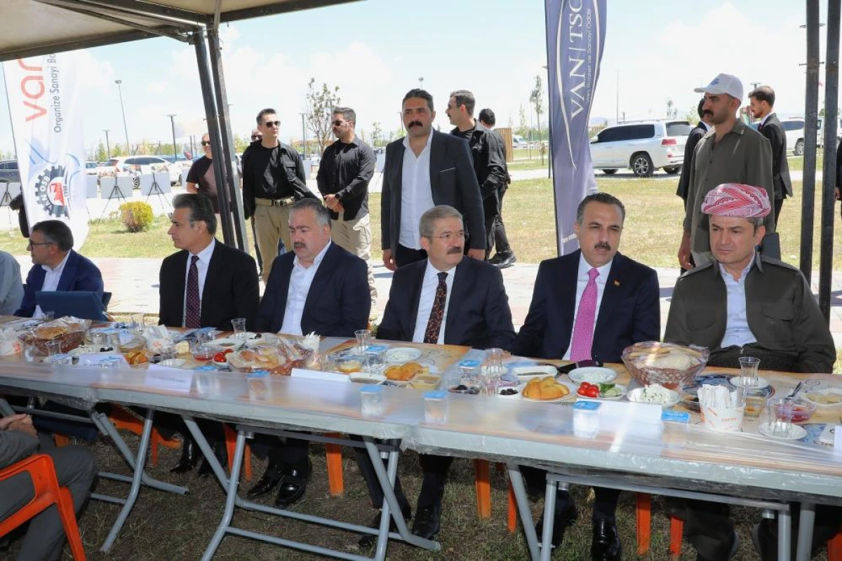 Prof. Dr. Suvat Parin: "Van&rsquo;ı d&uuml;nyada hak ettiği konuma ulaştırmalıyız"