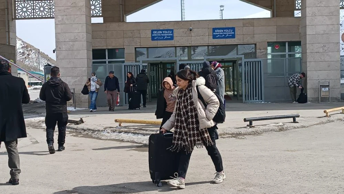 Savaş sonrası İranlılar &uuml;lkelerine d&ouml;n&uuml;yor