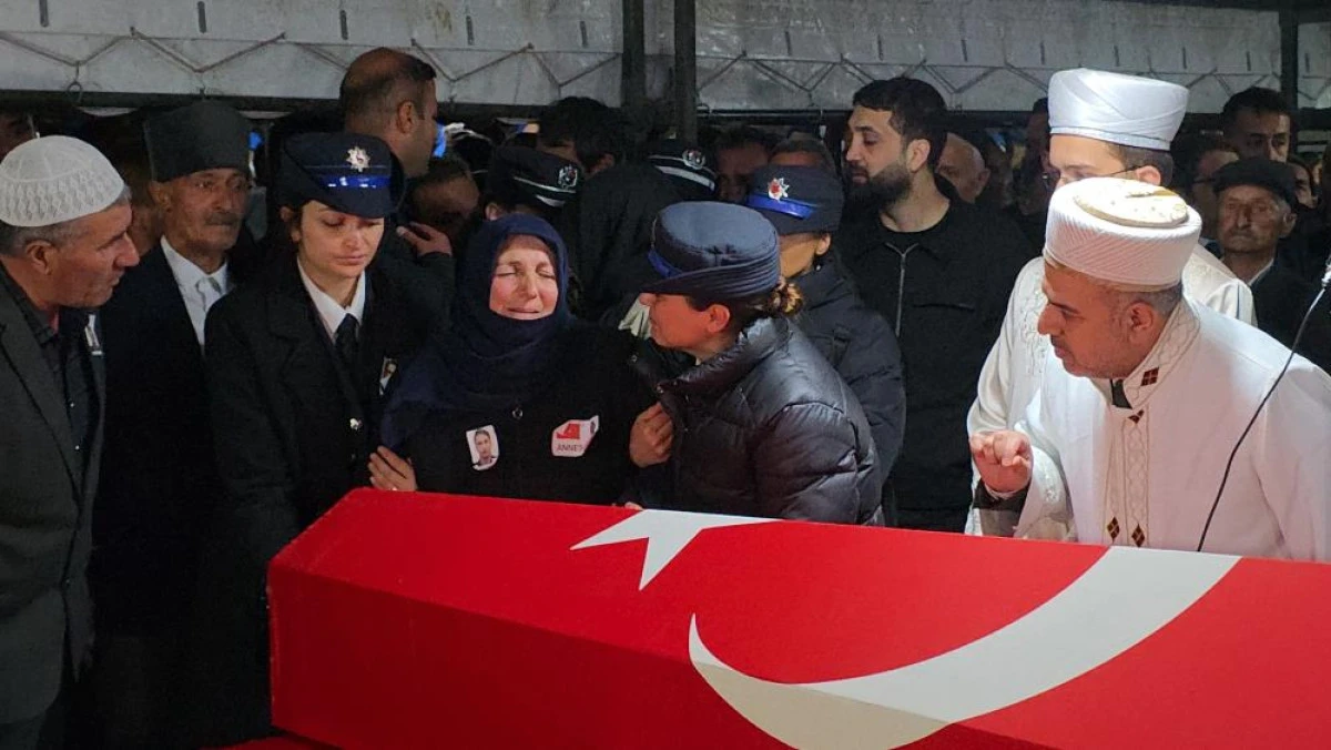Şehit polis memuru tekbirlerle toprağa verildi