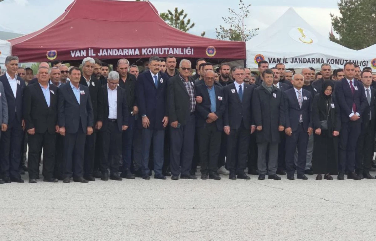 Şehit polis memurunun cenazesi Van'a getirildi