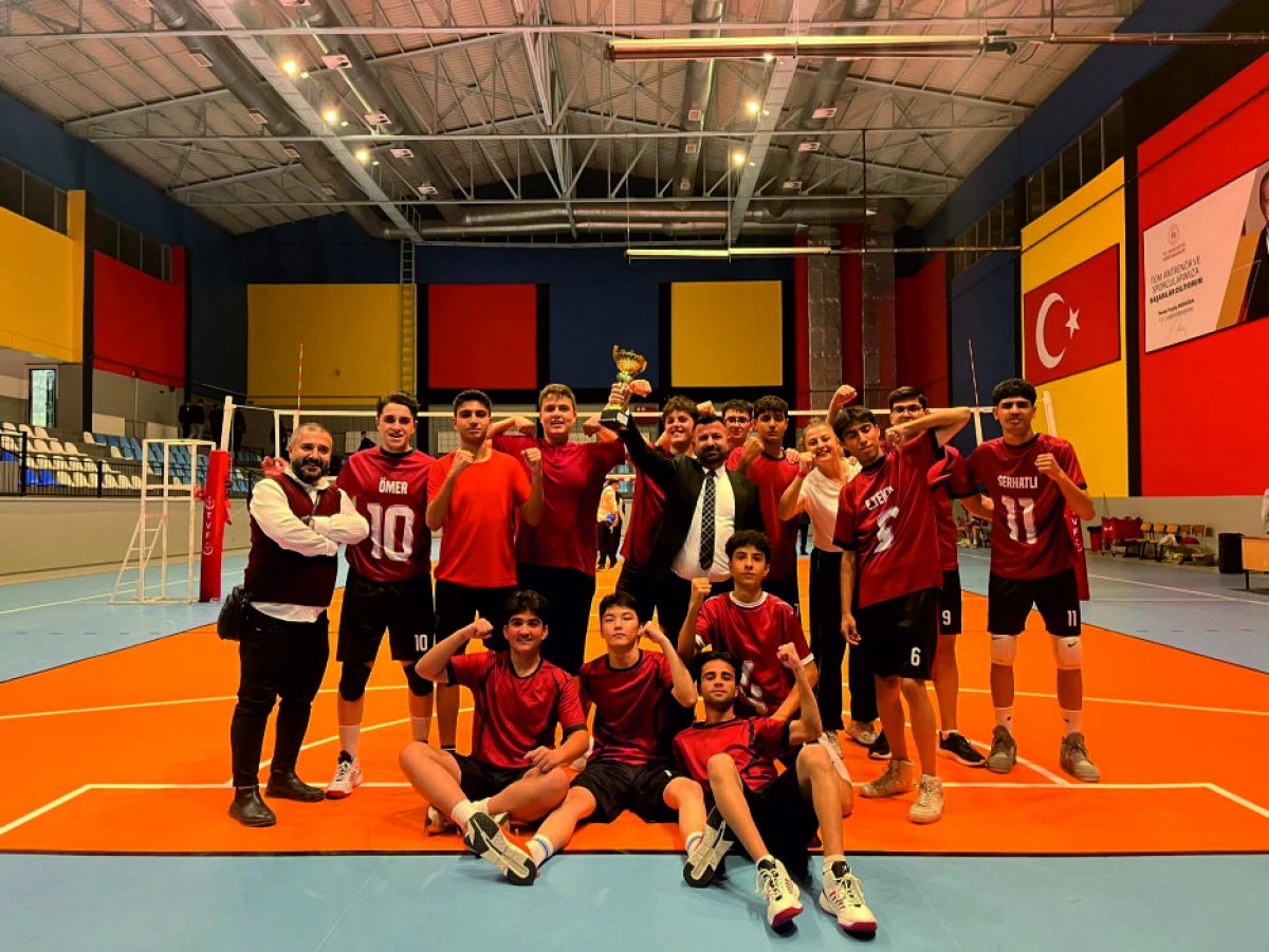 SEVİM KÜRÜM ANADOLU LİSESİ  VOLEYBOLDA ERCİŞ BİRİNCİSİ OLDU