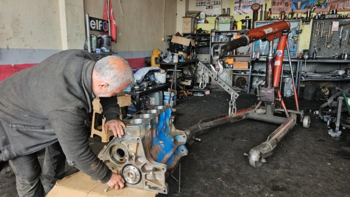 Sezon &ouml;ncesi tamircilerde trakt&ouml;r yoğunluğu