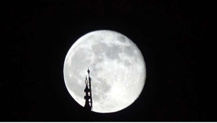 Şişkin ay görsel şölen sundu