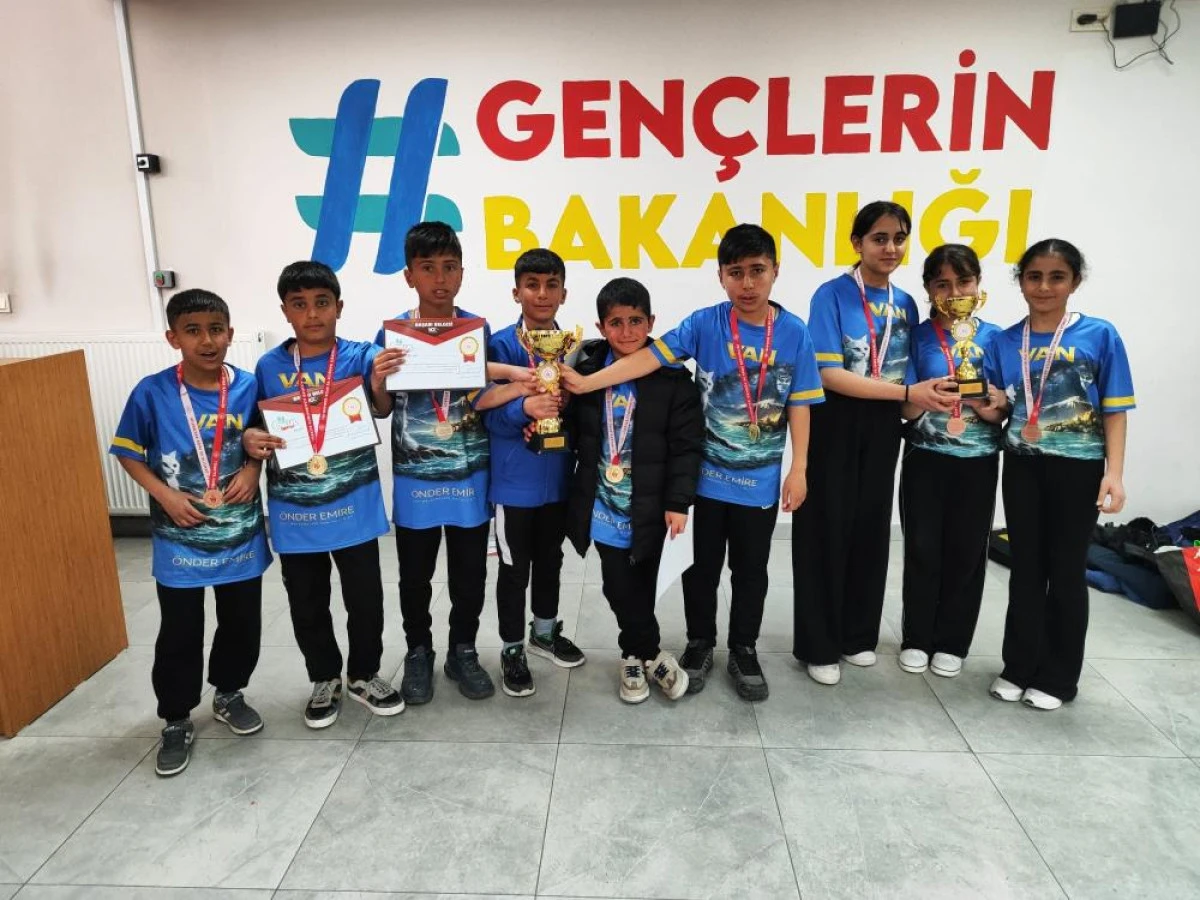 S&uuml;phan Ortaokulundan b&uuml;y&uuml;k başarı