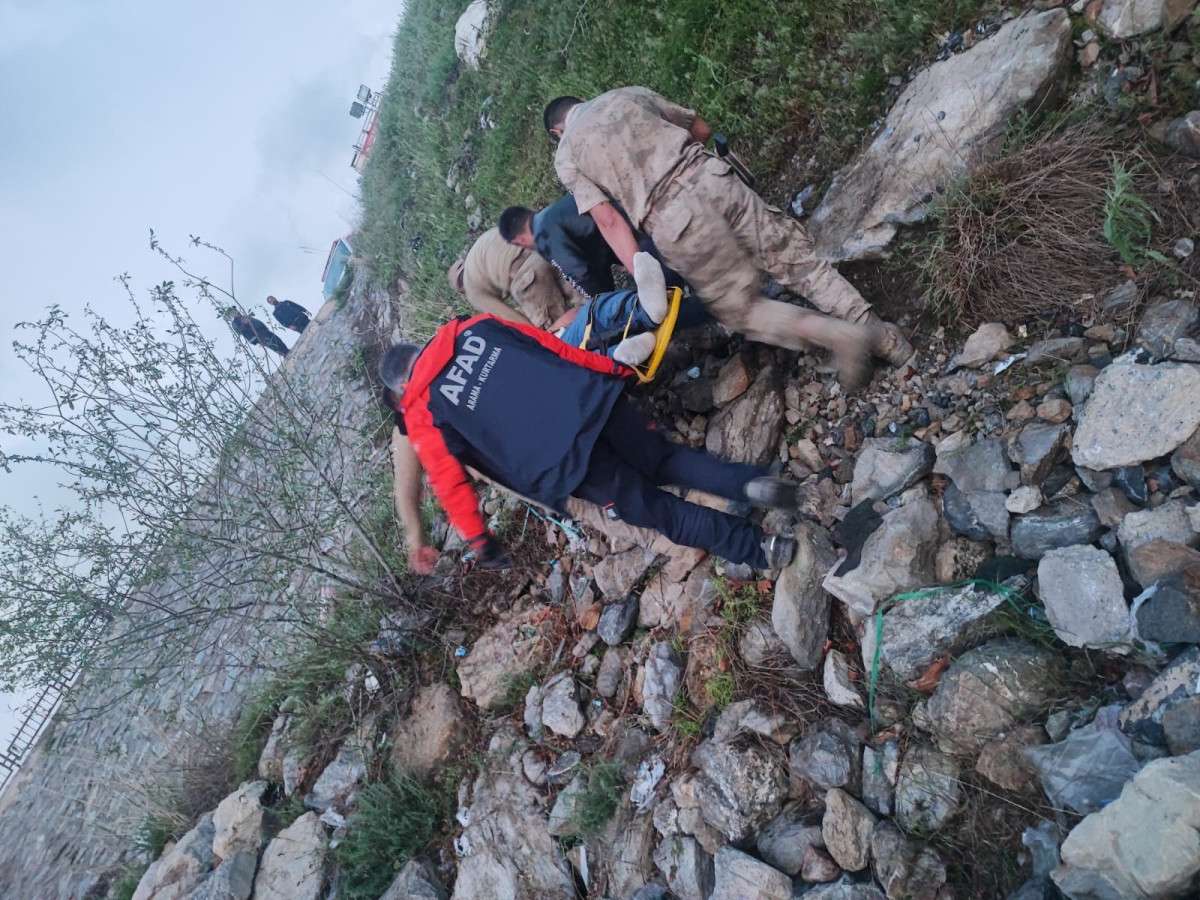 Tatvan’da minibüs şarampole yuvarlandı: 1 ölü, 11 yaralı