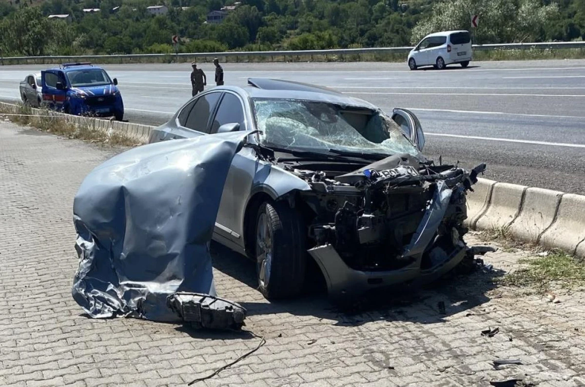 Tatvan'da zincirleme trafik kazasında 5 kişi yaralandı