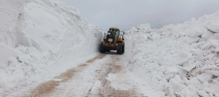 T&uuml;rkiye-İran sınır hattında karla m&uuml;cadele &ccedil;alışması