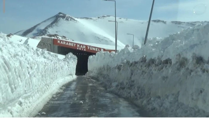 T&uuml;rkiye'de kar rekoru: Kar kalınlığı 4 metreye yaklaştı