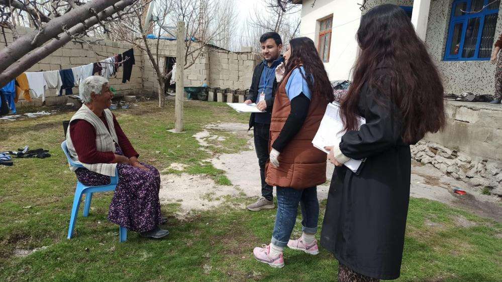 Tuşba ekipleri köy köy gezerek sağlık hizmeti veriyor