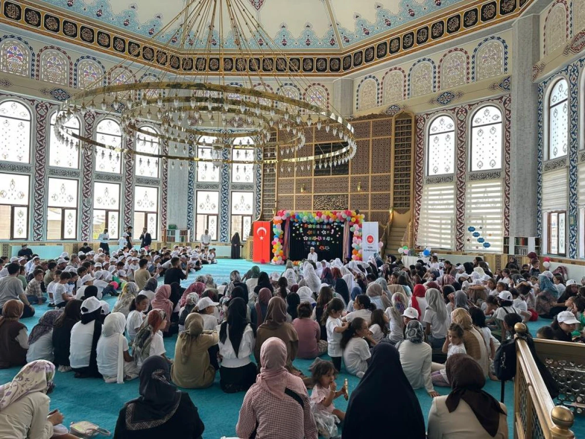 Tuşba’da Yaz Kur'an Kursları düzenlenen programla sonra erdi