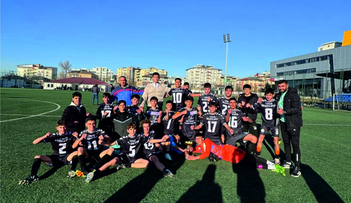 U16 LİGİ&rsquo;NDE ERCİŞ YEŞİLKENT BELEDİYESPOR  İL ŞAMPIYONU