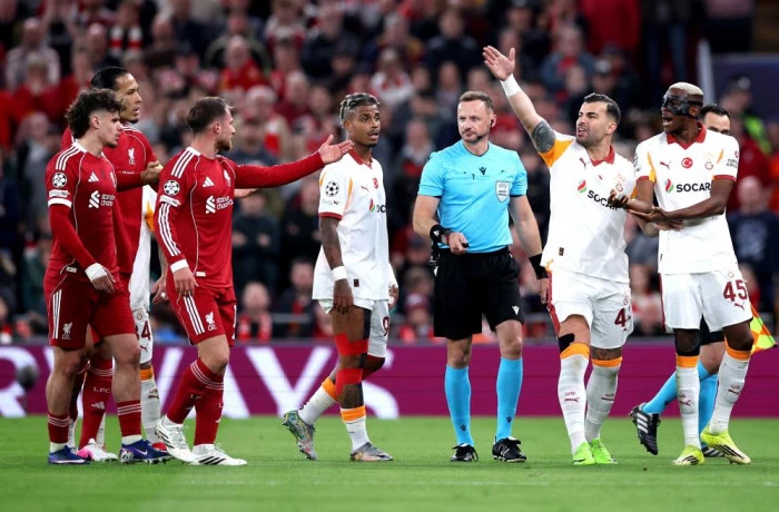 UEFA Şampiyonlar Ligi: Liverpool: 1 - Galatasaray: 0 (İlk yarı)