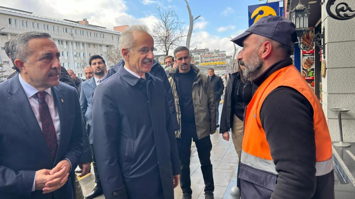 Ulaştırma ve Altyapı Bakanı Uraloğlu, Van’a geldi