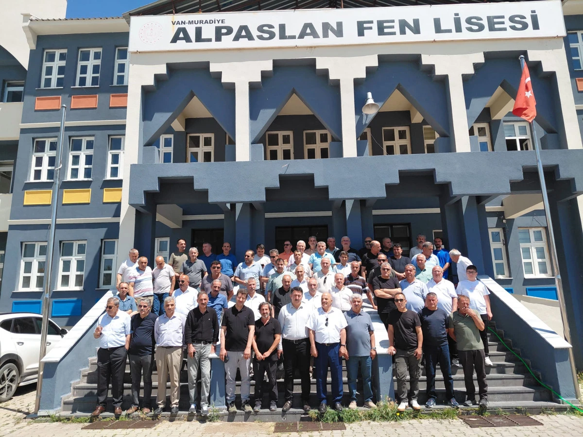&Uuml;nseli Alpaslan &Ouml;ğretmen Lisesi mezunları bir araya geldi
