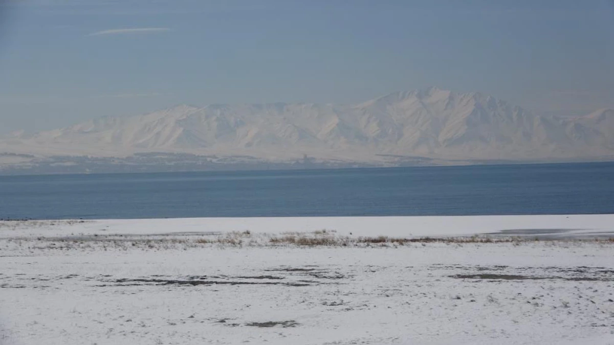 Uzmanlardan Van G&ouml;l&uuml; Havzası i&ccedil;in uyarı: Kar yağışı aldatmasın