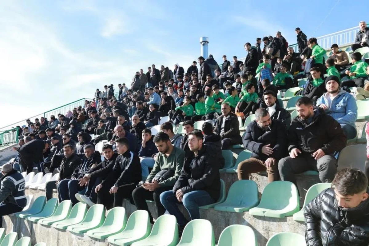  Van 1. Amat&ouml;r Ligi B Grubu: Erciş &Ouml;renespor: 2 - İpekyolu Belediyesi Gen&ccedil;likspor: 3