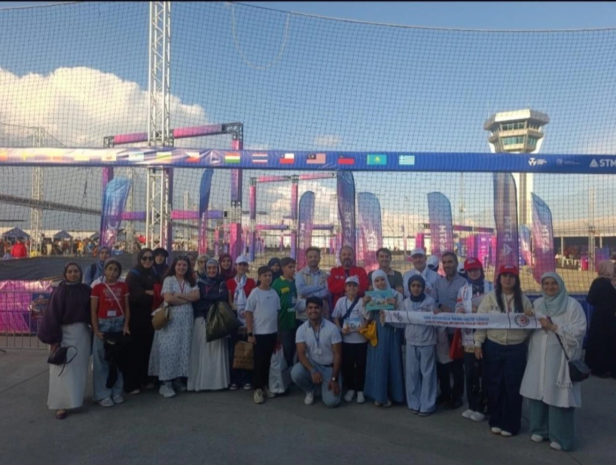 Van Anadolu İmam Hatip Lisesi &ouml;ğrencileri G&uuml;neydoğu TEKNOFEST&rsquo;e katıldı