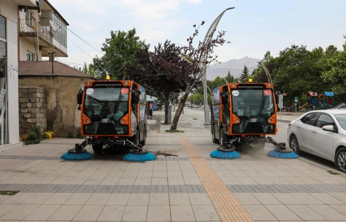 Van Büyükşehir Belediyesi temizlik filosunu güçlendiriyor
