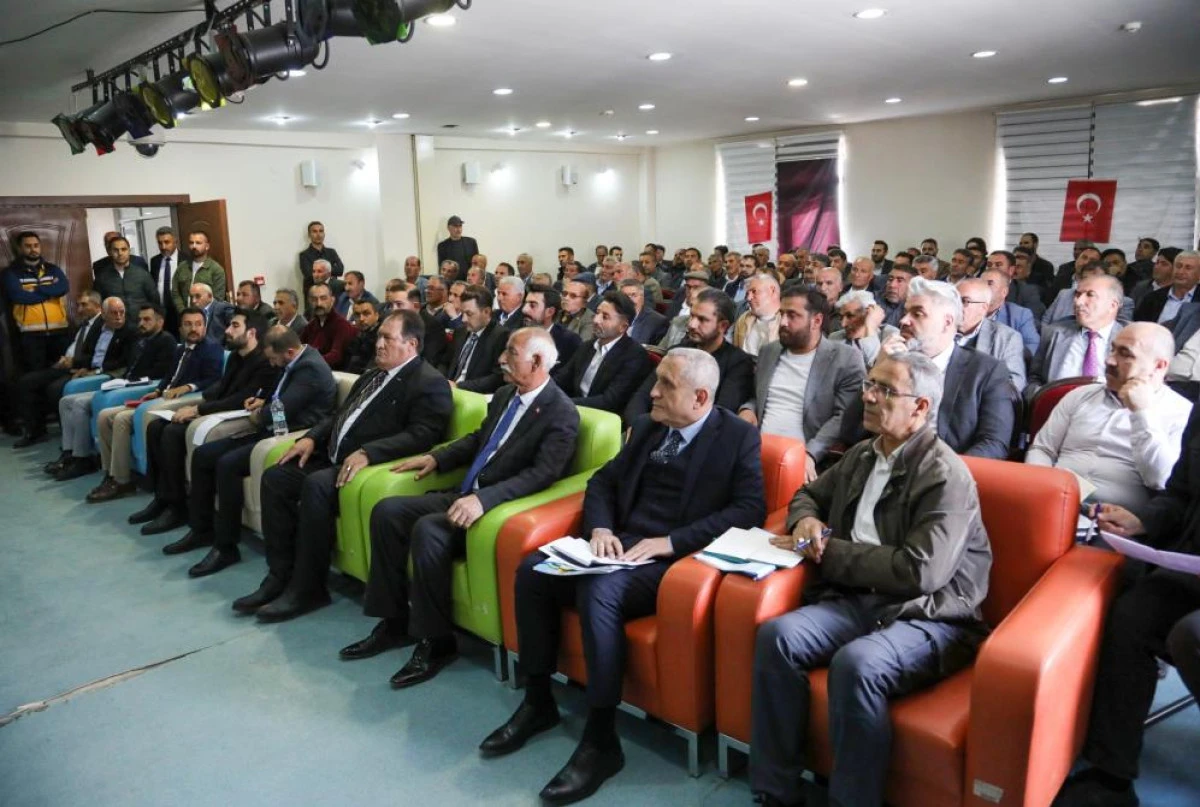 Van Büyükşehir Belediyesinden mahalle muhtarları toplantısı