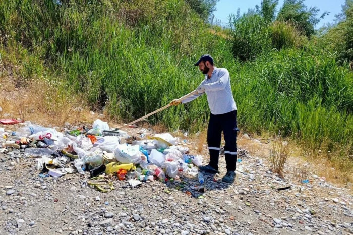 Van Büyükşehir Belediyesinden ‘Mavi Bayraklı Halk Plajı’nda temizlik çalışması