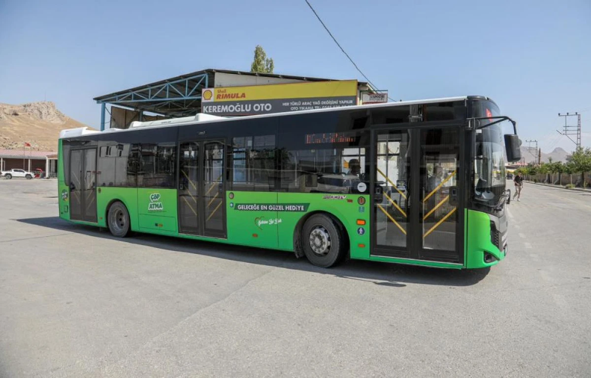 Van Büyükşehir Belediyesinin otobüsleri yeşile büründü
