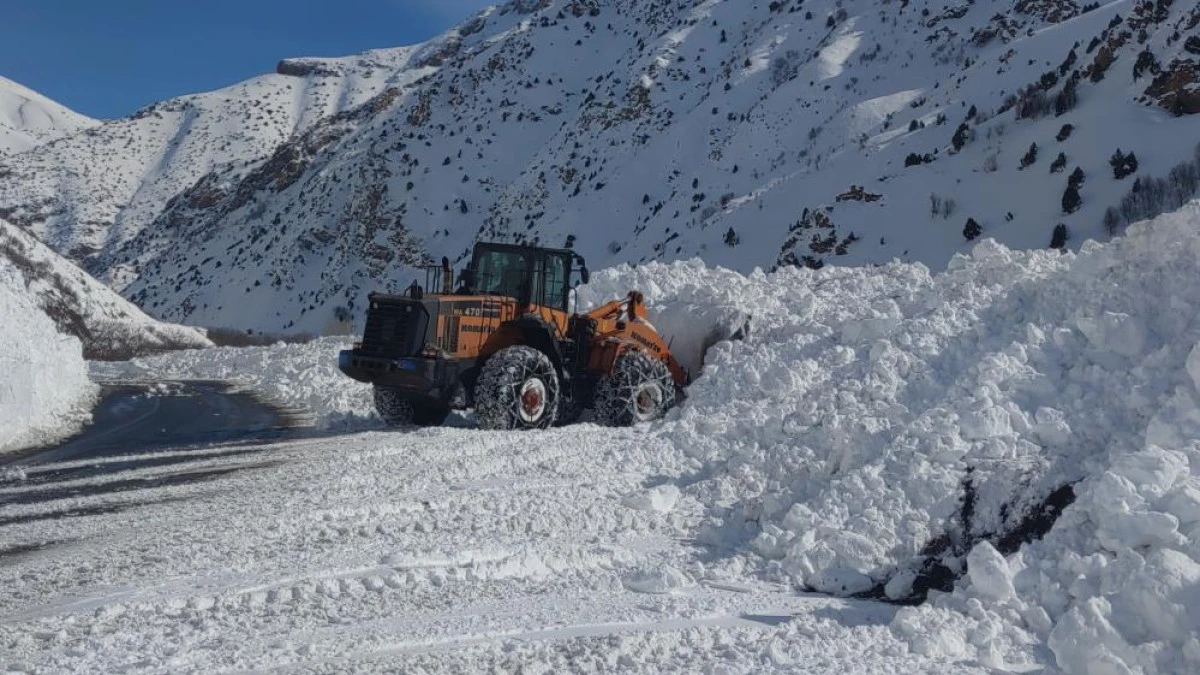 Van-&Ccedil;atak yolu kontroll&uuml; olarak ulaşıma a&ccedil;ıldı