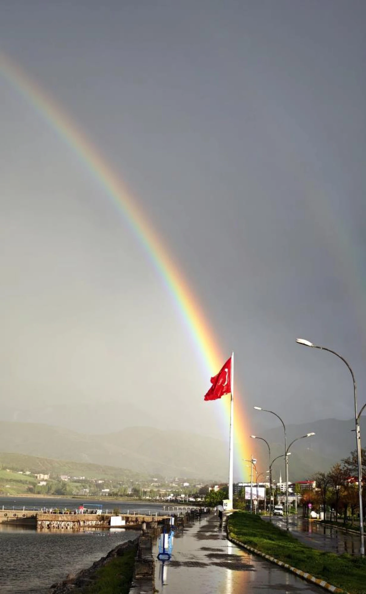 Van Gölü’nde çift gökkuşağı hayranlık uyandırdı