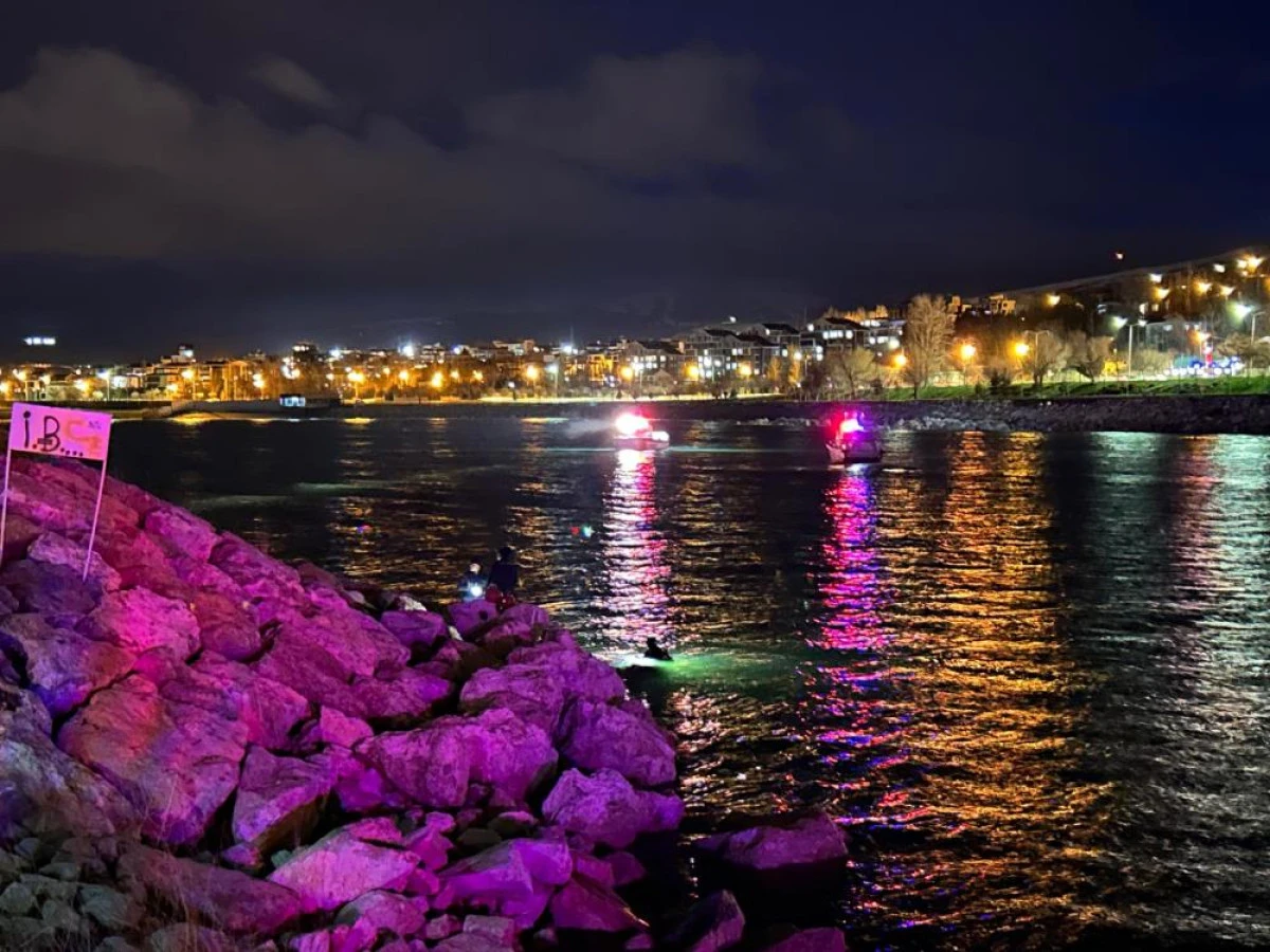  Van G&ouml;l&uuml;'ne d&uuml;şen şahıs i&ccedil;in kurtarma seferberliği