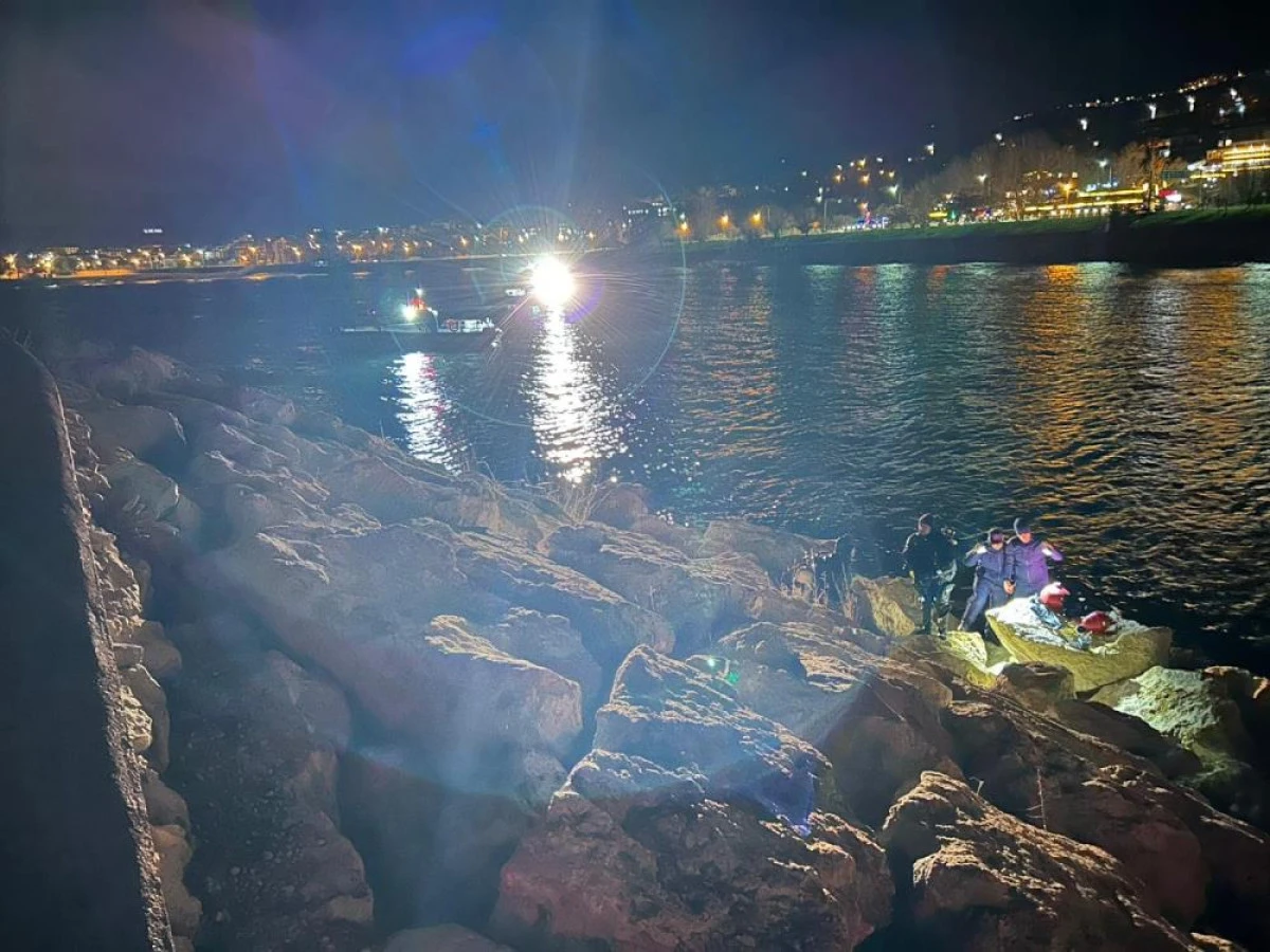 Van G&ouml;l&uuml;'ne d&uuml;şen vatandaşın cesedi bulundu