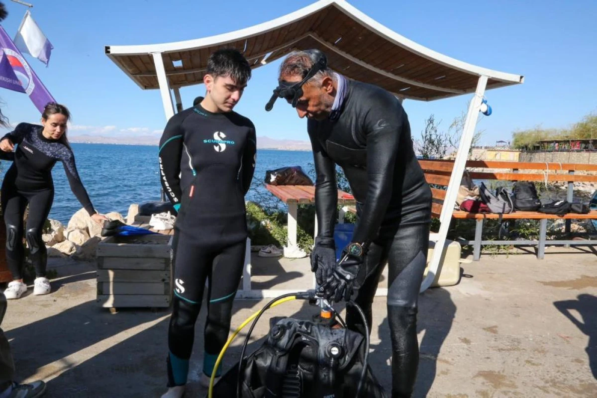 Van Gölü’nün altındaki zenginlik çocuklarla keşfediliyor