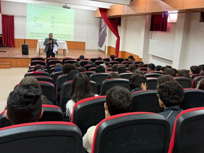 Van G&ouml;l&uuml;&rsquo;n&uuml;n korunması okul sıralarına taşındı