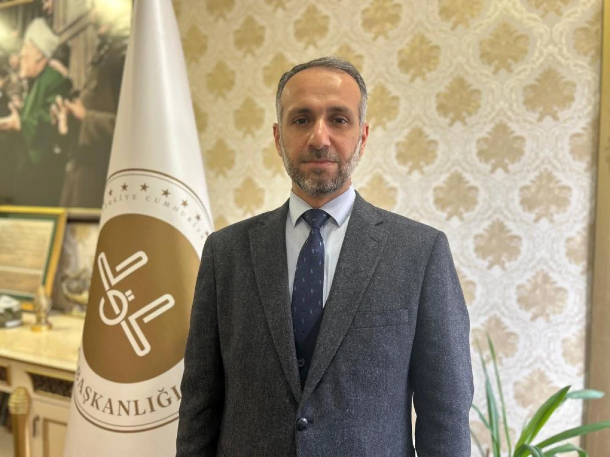 Van İl M&uuml;ft&uuml;s&uuml; Dr. Mehmet Sırrı Şık: "Hilalin tespitinde yetkili mercilerin kararı esastır"