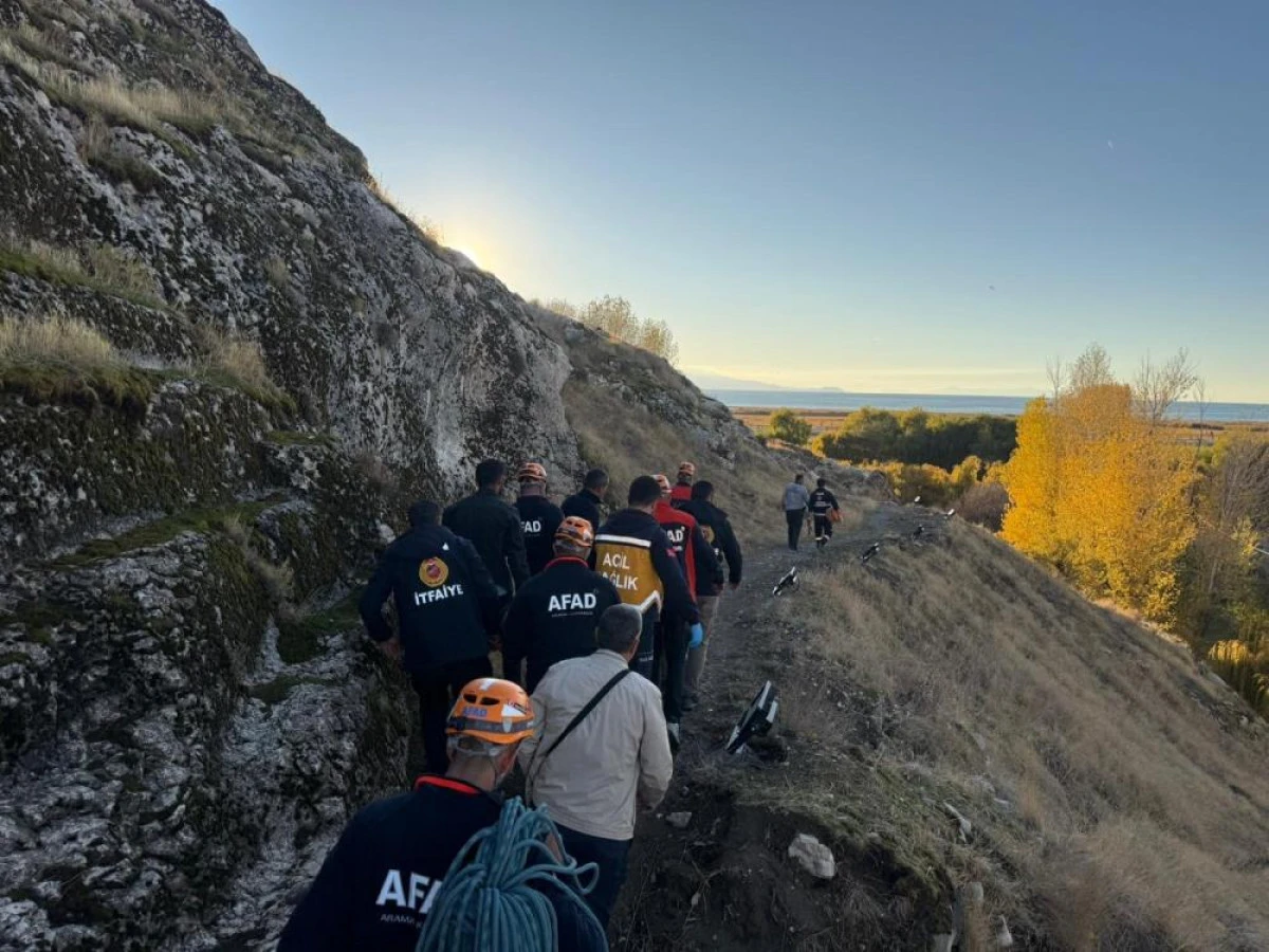 Van Kalesi’nden düşen kişi ağır yaralandı