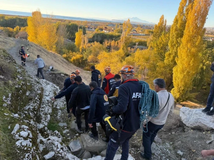 Van Kalesi’nden düşen kişi ağır yaralandı
