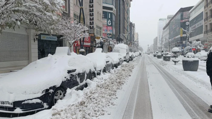 Van kar yağışı: 569 yol kapandı, u&ccedil;ak seferleri iptal edildi