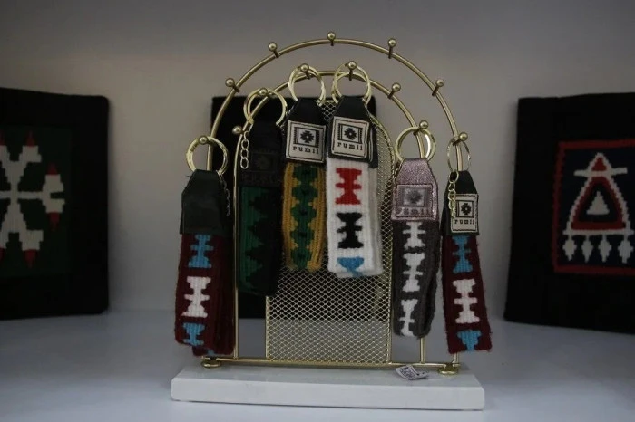 Van kilim motifleri hediyelik eşyalara yansıtıldı