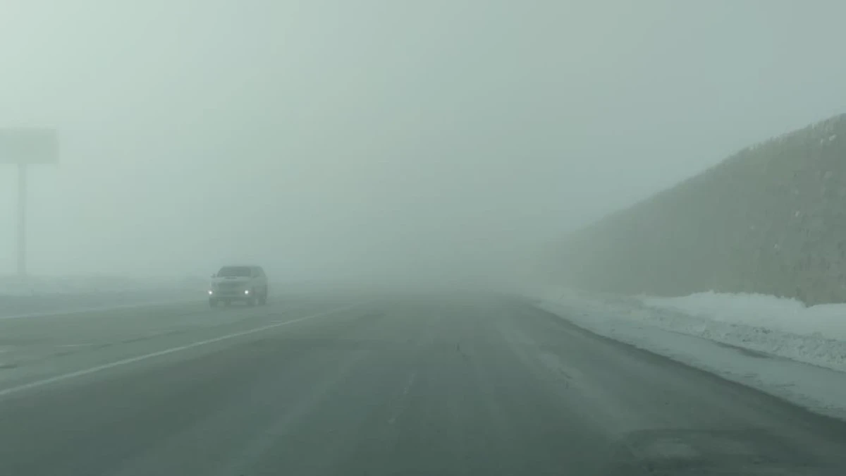 Van-&Ouml;zalp kara yolunda sis g&ouml;r&uuml;ş mesafesini d&uuml;ş&uuml;rd&uuml;