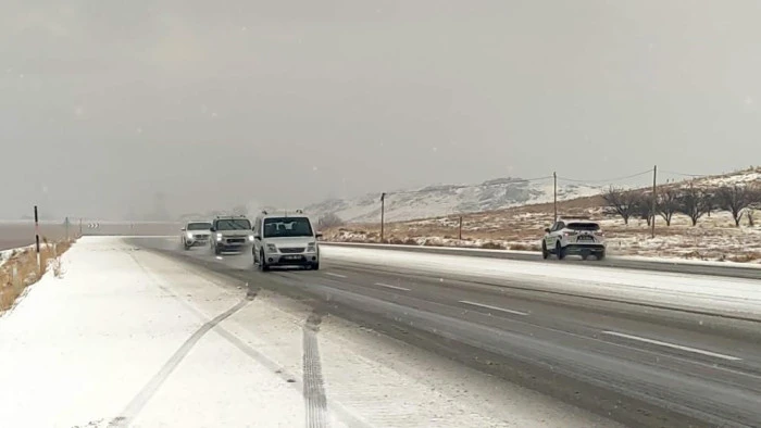 Van-Özalp yoluna dolu yağışı