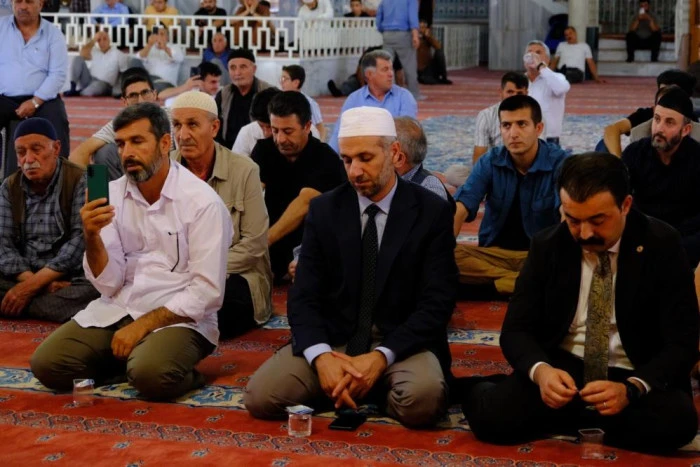 Van Ulu Cami&rsquo;de ezanların g&uuml;zel sesi yankılandı