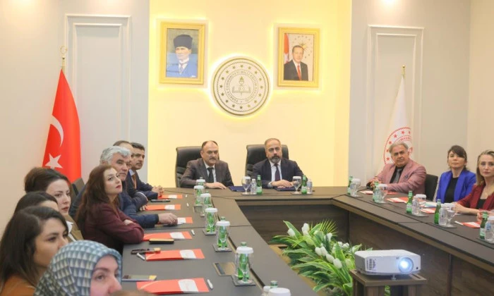 Van YY&Uuml;&rsquo;n&uuml;n akademik g&uuml;c&uuml; şehrin eğitimine yansıyor