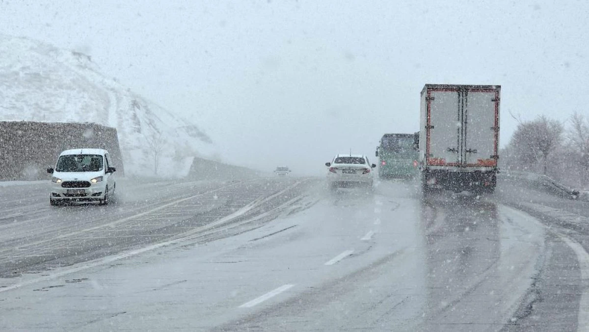 Van'da 11 yerleşim yerinin yolu ulaşıma kapandı